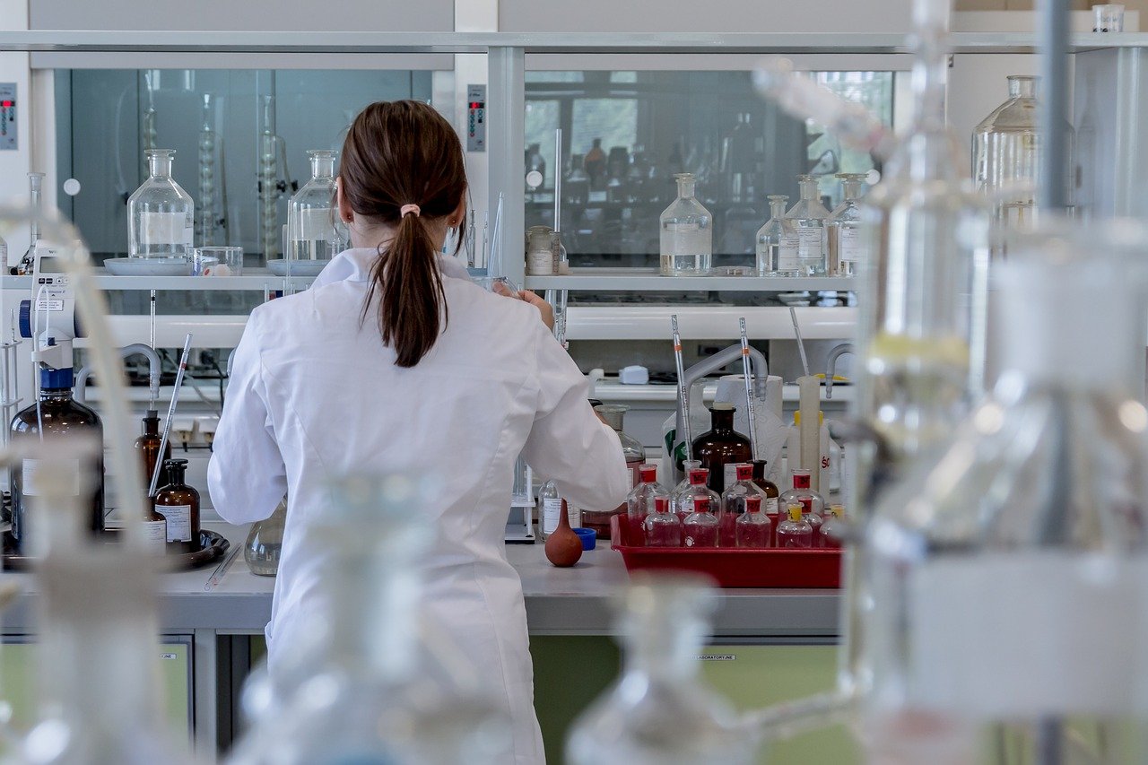 laboratory-g0ef17cf54_1280