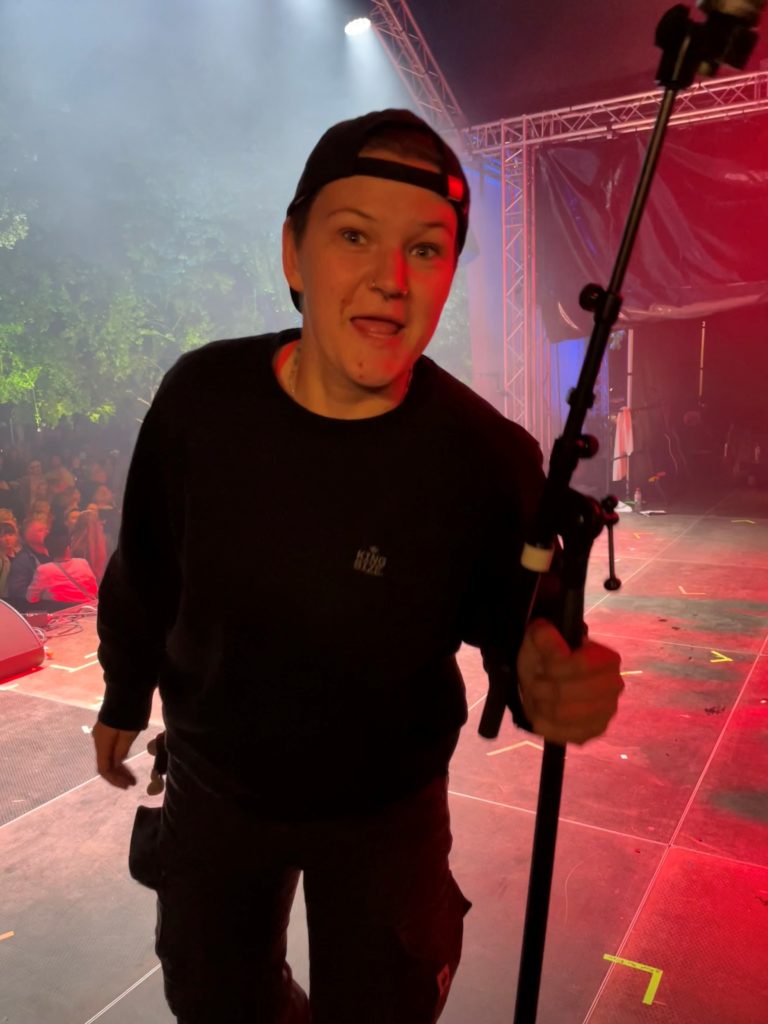 Vom Superstar bis zur Indie-Band - du inszenierst die Show.